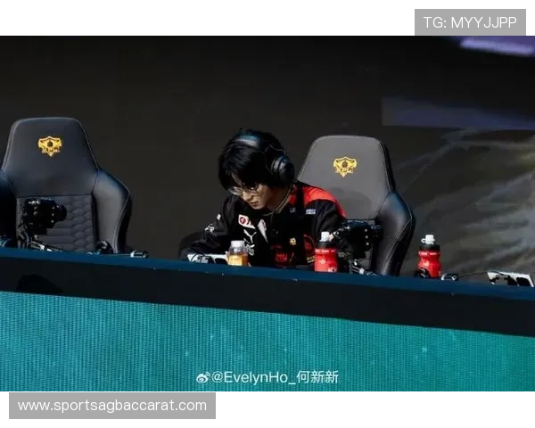 在ag超玩会微博上第一时间掌握战队最新比赛成绩与精彩瞬间集锦